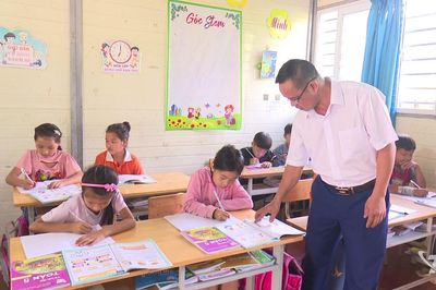 Người thầy 25 năm gắn bó với học sinh vùng cao