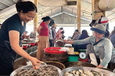 Đi chợ hộ, gửi vị quê nhà