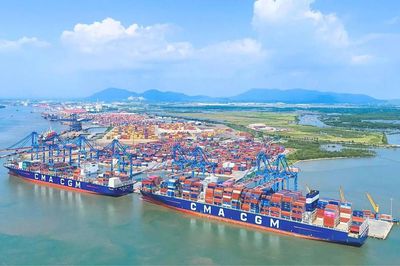Mở rộng 'đường băng' ưu đãi, tiếp sức hàng hải và đường thủy phát triển xanh
