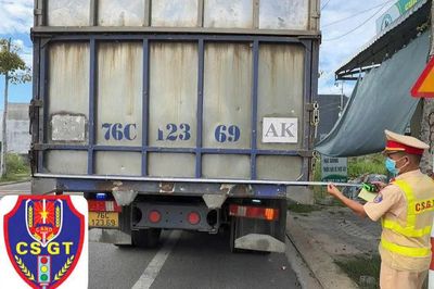 CSGT Quảng Ngãi siết tải trọng, loạt phương tiện vi phạm bị xử lý nghiêm