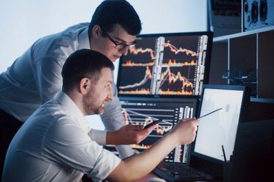 Khối ngoại bán ròng hơn 2.600 tỷ đồng trong phiên VN-Index duy trì sắc xanh