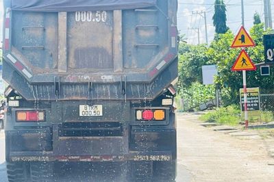 Gia Lai: Cát rơi vãi từ xe vận chuyển, cộng đồng gánh chi phí môi trường