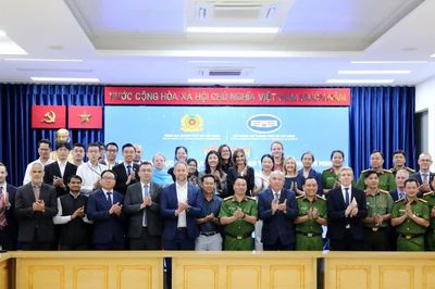 Phối hợp với các cơ quan ngoại giao đấu tranh phòng, chống tội phạm ma túy