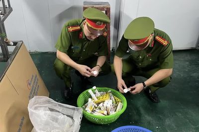 Nguy hiểm từ chất bảo quản trong hàng triệu lọ C sủi giả vừa bị triệt phá như thế nào?