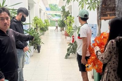 Gã bán thuốc tây điều hành đường dây mại dâm trên mạng