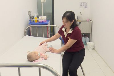 Kéo giãn xương hàm dưới, mở lối thở cho trẻ đa dị tật