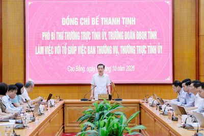 Phó Bí thư Thường trực Tỉnh ủy Bế Thanh Tịnh làm việc với Tổ giúp việc Ban Thường vụ, Thường trực Tỉnh ủy
