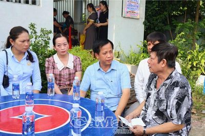 Lãnh đạo xã Năm Căn thăm hỏi gia đình nạn nhân vụ án tại Ấp 3