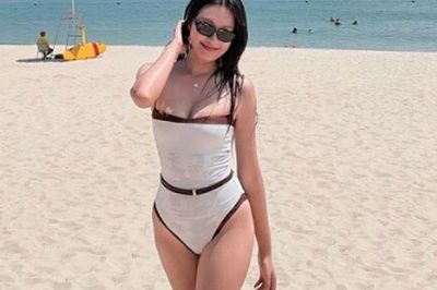 Mỹ nhân 10X từng có vòng eo 55cm, nay lấy cầu thủ nổi tiếng, làm mẹ một con vẫn dáng nuột nà, sống trong biệt thự 4 tầng