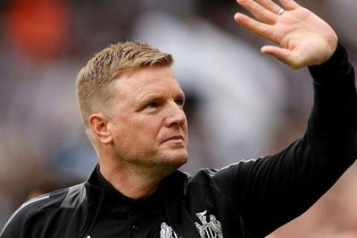 Manchester United đưa Eddie Howe vào tầm ngắm, Michael Carrick đứng trước nguy cơ mất ghế