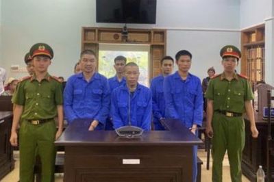 Hơn 33 năm tù cho nhóm đối tượng vận chuyển trái phép 355kg pháo hoa nổ