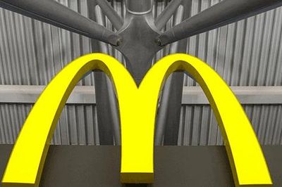 McDonald's bị kiện vì dùng AI thao túng giá thực đơn