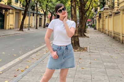 Vẻ ngoài gây chú ý của 'Táo bà' Vân Dung ở tuổi 51