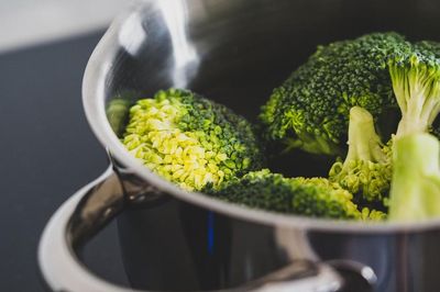 Ăn rau luộc vào buổi tối để giảm cân: Lợi ích và hạn chế gì?