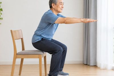 Sau tuổi 60, tập buổi sáng hay chiều giúp tăng cơ tốt hơn?