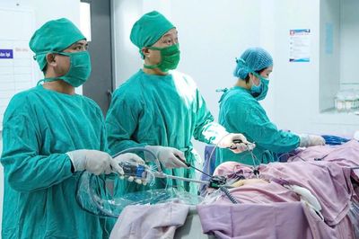 Mổ cấp cứu thành công 2 ca viêm ruột thừa chuyển từ đảo Thanh Lân
