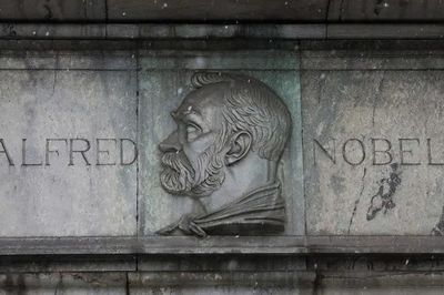 Quy trình phía sau những cái tên đoạt giải Nobel