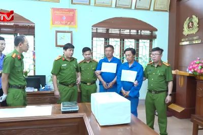 Triệt phá thành công chuyên án mang 20 bánh 'hàng trắng' qua biên giới