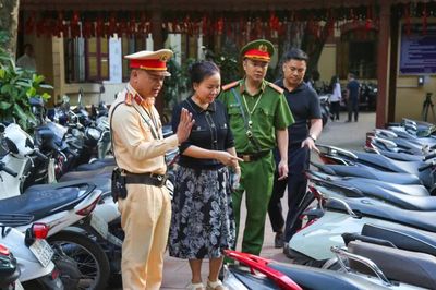 Kiểm tra bãi xe trường học, ngăn phụ huynh giao xe cho con chưa đủ tuổi