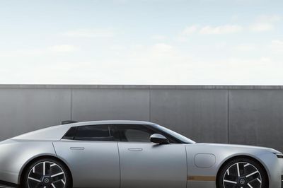 Jaguar nhắm đến giới trẻ Mỹ với mẫu xe điện siêu dài Type 01