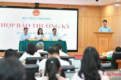 Bộ Công thương nói về việc dùng chung trạm sạc xe điện