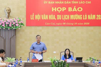 Mường Lò mở hội, biểu diễn màn đại xòe