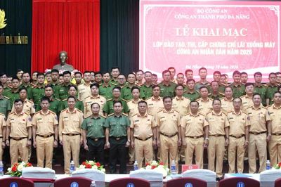 Công an TP Đà Nẵng Khai mạc lớp đào tạo lái xuồng máy cho 150 cán bộ, chiến sĩ