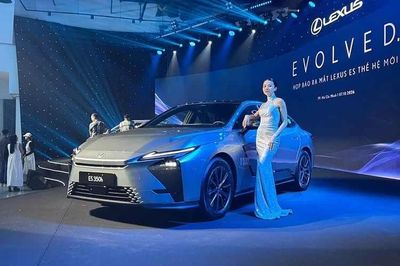 [GALLERY] Cận cảnh Lexus ES thế hệ mới vừa ra mắt Việt Nam, từ 2,34 tỷ đồng