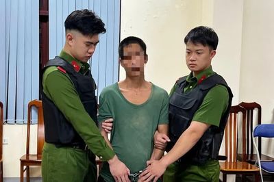 Đối tượng buôn 35 bánh heroin ôm súng AK đạn lên nòng lẩn trốn trong rừng hoang ở Lạng Sơn