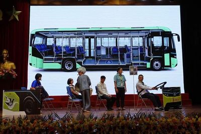Hà Nội xây dựng văn hóa và phong cách cho nhân viên phục vụ xe buýt