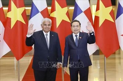 Chủ tịch Quốc hội Trần Thanh Mẫn hội kiến Tổng thống Panama