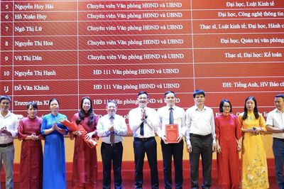 Số lượng, cơ cấu Ủy viên UBND cấp xã được xác định như thế nào?