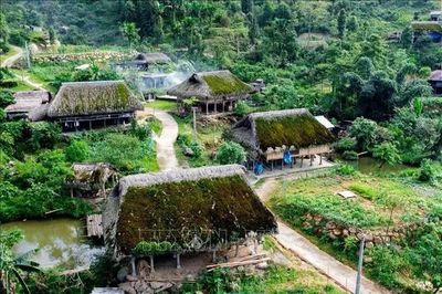 Xà Phìn mở lối du lịch từ những mái nhà phủ rêu