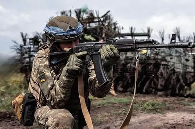 Ukraine phản công giành lại lãnh thổ ở Donbass, cản đà tiến công của Nga