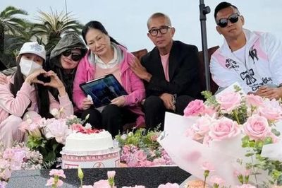 Chồng Từ Hy Viên lặng lẽ đến viếng mộ vợ, ngoại hình gây chú ý