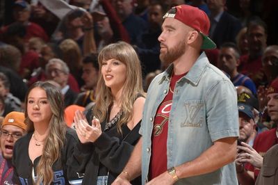 Chrissie Hynde nói Taylor Swift 'bắt chước' mình để viết về Cleveland