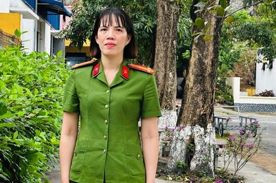 Người giữ lửa bên kia song sắt