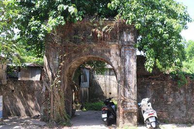 Hơn 40 năm 'sống đợi' trong khu di tích lăng vua chờ giải tỏa