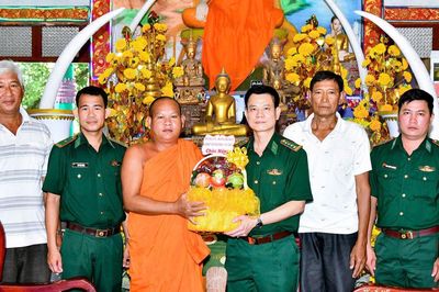 BĐBP TP Cần Thơ thăm, chúc mừng 23 chùa Khmer dịp Lễ Sene Dolta