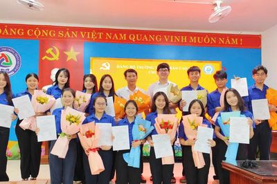 Nuôi dưỡng khát vọng đứng vào hàng ngũ của Đảng từ ghế nhà trường