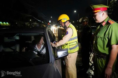 Phối hợp tuần tra đêm để giữ an toàn trên quốc lộ 1