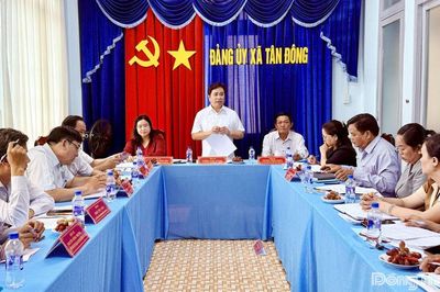 Đồng chí Trần Văn Dũng dự Hội nghị góp ý báo cáo kết quả giám sát Đảng ủy xã Tân Đông