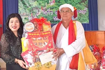 Đoàn Đại biểu Quốc hội tỉnh thăm, chúc mừng Lễ hội Katê