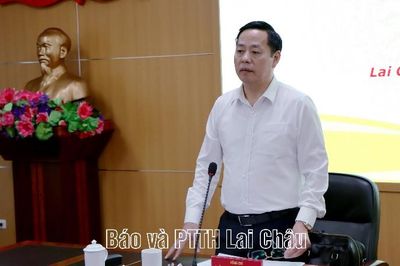 Chủ tịch UBND tỉnh Hà Quang Trung làm việc với 2 phường: Đoàn Kết, Tân Phong