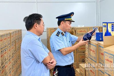 Đội Quản lý thị trường số 1 xử phạt 3 cơ sở vi phạm trong sản xuất, kinh doanh rượu