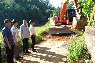 Ban Dân tộc, HĐND tỉnh khảo sát tiến độ xây dựng đường giao thông nông thôn tại Xuân Quang