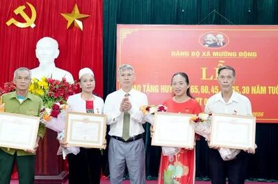 Phú Thọ tặng, truy tặng Huy hiệu Đảng cho 21.761 đảng viên