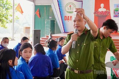 Trang bị kiến thức pháp luật cho học sinh