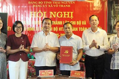 Thành lập chi bộ đầu tiên trong hợp tác xã tại Vô Tranh