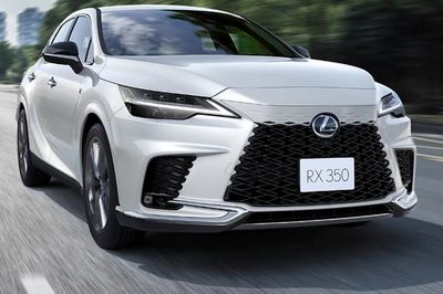 Lexus RX nâng cấp, giá quy đổi từ 1,2 tỷ đồng